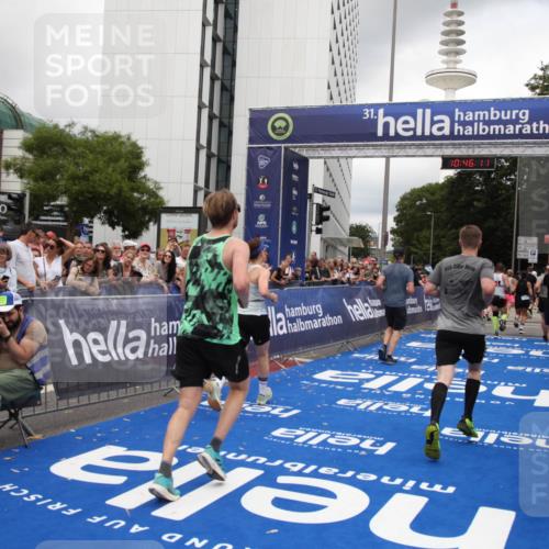 29.06.2025 - hella hamburg halbmarathon Michael Strokosch http://msf.ph/oto/8209398 29.06.2025 10:46:10 Ziel 1759, 2707, 3087, 5648, 6460, 7961, 8269, 9585, 11125, 11936, 12269, 13630, 14804, 16136, 16466, 16475, 18081, 18702 meine-sportfotos.de