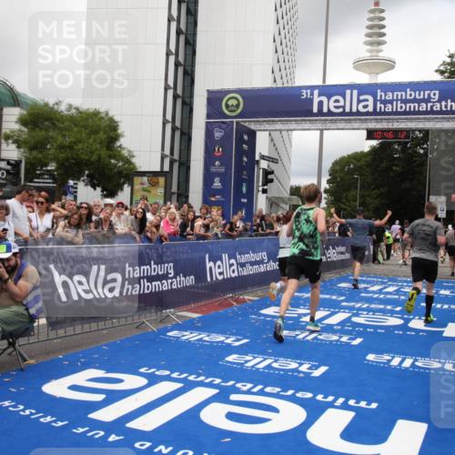 29.06.2025 - hella hamburg halbmarathon Michael Strokosch http://msf.ph/oto/8209419 29.06.2025 10:46:10 Ziel 1759, 2707, 3087, 5648, 6460, 7961, 8269, 9585, 11125, 11936, 12269, 13630, 14804, 16136, 16466, 16475, 18081, 18702 meine-sportfotos.de
