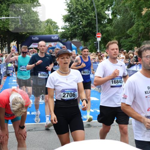 29.06.2025 - hella hamburg halbmarathon Zöllner http://msf.ph/oto/8209470 29.06.2025 10:49:50 Ziel 3060, 3543, 4017, 5460, 5894, 6125, 7332, 9126, 9200, 9551, 9619, 9723, 9924, 11975, 13159, 13463, 14794, 16800, 16877, 17282, 17753, 18926, 19122 meine-sportfotos.de