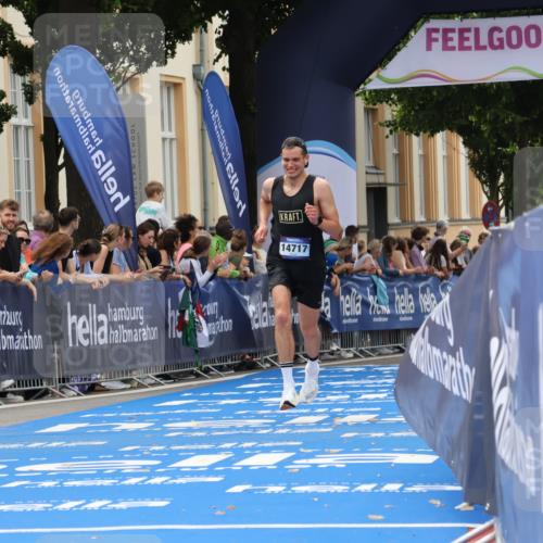 29.06.2025 - hella hamburg halbmarathon Strokosch-Dieckow http://msf.ph/oto/8209471 29.06.2025 10:21:08 Ziel 14717, 16120 meine-sportfotos.de