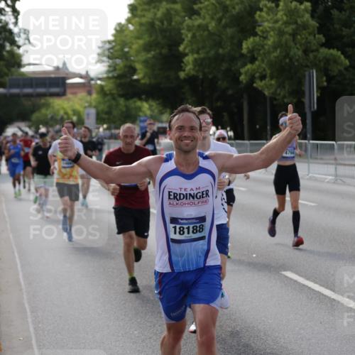 29.06.2025 - hella hamburg halbmarathon Jannik Wohlers http://msf.ph/oto/8209484 29.06.2025 09:48:56 Lombardsbrücke 1603, 2044, 2707, 2745, 2849, 2980, 3014, 3116, 4148, 4766, 5050, 5648, 5889, 6149, 6771, 7109, 7981, 8358, 10369, 11447, 11952, 12088, 12098, 13158, 13190, 13900, 14311, 14667, 14905, 15178, 15328, 15410, 15561, 15991, 16280, 16400, 16816, 17097, 17489, 17722, 17792, 18156, 18188, 18193 meine-sportfotos.de