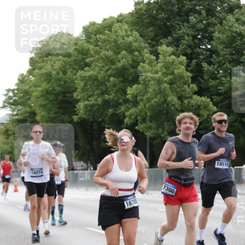 29.06.2025 - hella hamburg halbmarathon Jannik Wohlers http://msf.ph/oto/8209507 29.06.2025 10:26:18 Lombardsbrücke 2643, 4507, 4509, 6625, 7069, 8079, 9186, 11270, 11740, 12071, 12126, 15027, 15807, 15878, 16788, 17300, 17675, 18074, 18087, 18516 meine-sportfotos.de