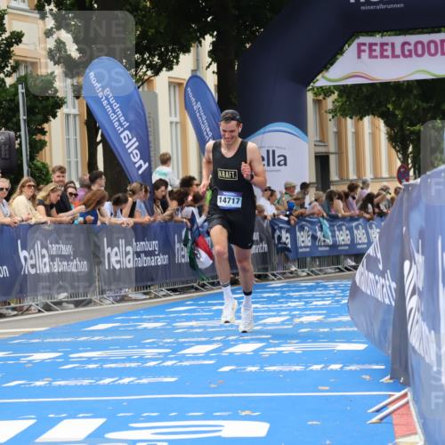 29.06.2025 - hella hamburg halbmarathon Strokosch-Dieckow http://msf.ph/oto/8209508 29.06.2025 10:21:08 Ziel 14717, 16120 meine-sportfotos.de