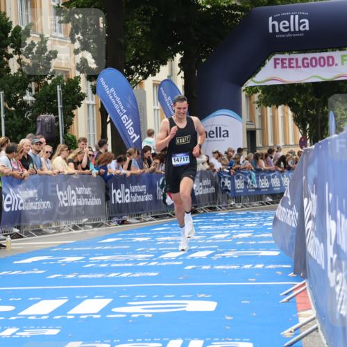 29.06.2025 - hella hamburg halbmarathon Strokosch-Dieckow http://msf.ph/oto/8209523 29.06.2025 10:21:09 Ziel 14717, 16120 meine-sportfotos.de