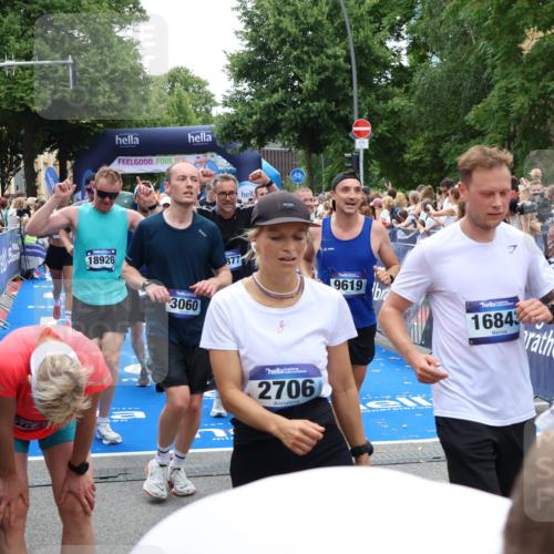 29.06.2025 - hella hamburg halbmarathon Zöllner http://msf.ph/oto/8209531 29.06.2025 10:49:50 Ziel 3060, 3543, 4017, 5460, 5894, 6125, 7332, 9126, 9200, 9551, 9619, 9723, 9924, 11975, 13159, 13463, 14794, 16800, 16877, 17282, 17753, 18926, 19122 meine-sportfotos.de