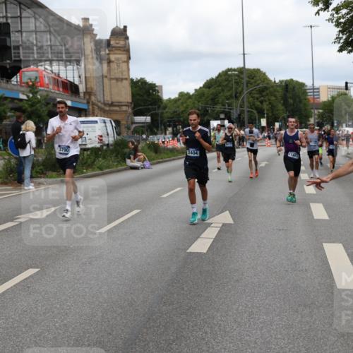 29.06.2025 - hella hamburg halbmarathon Yannick Fuchs http://msf.ph/oto/8209577 29.06.2025 10:32:22 20KM 1505, 2404, 3480, 3790, 5791, 5923, 7152, 7154, 9017, 9944, 10793, 10922, 11106, 11423, 12739, 12900, 13148, 13372, 13595, 13900, 15303, 15382, 15888, 16698, 17726, 18103, 18193, 18216, 18277, 18357, 18986 meine-sportfotos.de