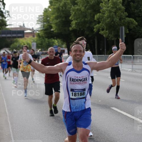 29.06.2025 - hella hamburg halbmarathon Jannik Wohlers http://msf.ph/oto/8209587 29.06.2025 09:48:56 Lombardsbrücke 1603, 2044, 2707, 2745, 2849, 2980, 3014, 3116, 4148, 4766, 5050, 5648, 5889, 6149, 6771, 7109, 7981, 8358, 10369, 11447, 11952, 12088, 12098, 13158, 13190, 13900, 14311, 14667, 14905, 15178, 15328, 15410, 15561, 15991, 16280, 16400, 16816, 17097, 17489, 17722, 17792, 18156, 18188, 18193 meine-sportfotos.de
