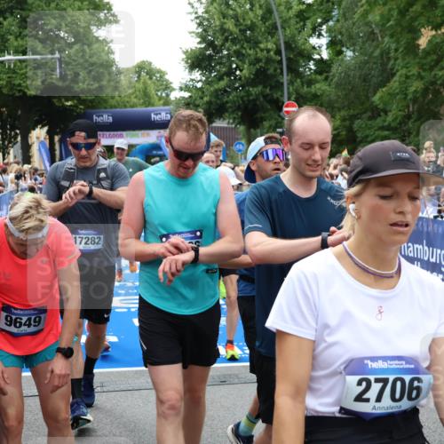 29.06.2025 - hella hamburg halbmarathon Zöllner http://msf.ph/oto/8209611 29.06.2025 10:49:52 Ziel 3543, 4017, 5460, 5894, 6125, 8455, 9126, 9200, 9551, 9597, 9723, 9924, 11975, 13159, 13463, 14794, 16800, 17282, 17753, 19109, 19122 meine-sportfotos.de