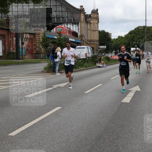 29.06.2025 - hella hamburg halbmarathon Yannick Fuchs http://msf.ph/oto/8209677 29.06.2025 10:32:22 20KM 1505, 2404, 3480, 3790, 5791, 5923, 7152, 7154, 9017, 9944, 10793, 10922, 11106, 11423, 12739, 12900, 13148, 13372, 13595, 13900, 15303, 15382, 15888, 16698, 17726, 18103, 18193, 18216, 18277, 18357, 18986 meine-sportfotos.de