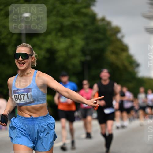 29.06.2025 - hella hamburg halbmarathon Dr. Thomas Lammeyer http://msf.ph/oto/8209682 29.06.2025 10:12:27 Kennedybrücke 1527, 2190, 2309, 4864, 5100, 5347, 6100, 6590, 6918, 7453, 9071, 9616, 9966 meine-sportfotos.de