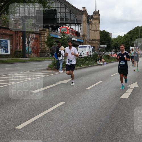 29.06.2025 - hella hamburg halbmarathon Yannick Fuchs http://msf.ph/oto/8209684 29.06.2025 10:32:22 20KM 1505, 2404, 3480, 3790, 5791, 5923, 7152, 7154, 9017, 9944, 10793, 10922, 11106, 11423, 12739, 12900, 13148, 13372, 13595, 13900, 15303, 15382, 15888, 16698, 17726, 18103, 18193, 18216, 18277, 18357, 18986 meine-sportfotos.de