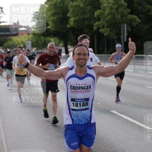 29.06.2025 - hella hamburg halbmarathon Jannik Wohlers http://msf.ph/oto/8209685 29.06.2025 09:48:57 Lombardsbrücke 2044, 2707, 2745, 2750, 2849, 2980, 3014, 3116, 4148, 4766, 5050, 5648, 5889, 6149, 6771, 7109, 7981, 8358, 10369, 11447, 11952, 12088, 12098, 13158, 13190, 13900, 14311, 14359, 14667, 14905, 15328, 15410, 15561, 15991, 16400, 16816, 17097, 17722, 17792, 18156, 18183, 18188, 18193 meine-sportfotos.de