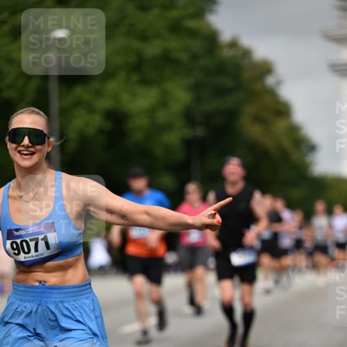 29.06.2025 - hella hamburg halbmarathon Dr. Thomas Lammeyer http://msf.ph/oto/8209706 29.06.2025 10:12:27 Kennedybrücke 1527, 2190, 2309, 4864, 5100, 5347, 6100, 6590, 6918, 7453, 9071, 9616, 9966 meine-sportfotos.de