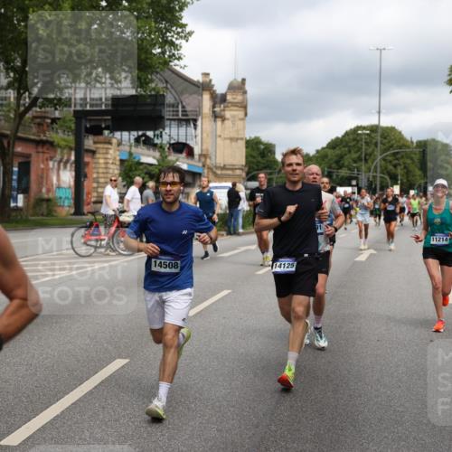 29.06.2025 - hella hamburg halbmarathon Yannick Fuchs http://msf.ph/oto/8209707 29.06.2025 10:45:08 20KM 1366, 1461, 2411, 2540, 2880, 4077, 4816, 5018, 5336, 5600, 7134, 7369, 7943, 8117, 8205, 8261, 8508, 8819, 8989, 10057, 10215, 10508, 10603, 11214, 11422, 11512, 11733, 12016, 12778, 12949, 13073, 13808, 14125, 15480, 15720, 15871, 16285, 16291, 16907, 17129, 17823, 18006, 18182, 18413, 18489, 19007 meine-sportfotos.de