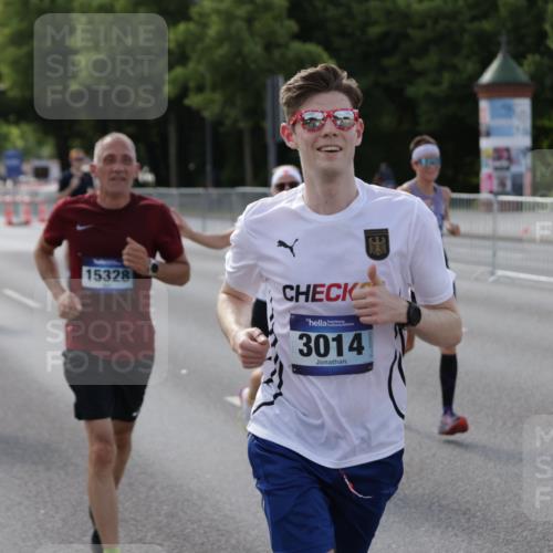 29.06.2025 - hella hamburg halbmarathon Jannik Wohlers http://msf.ph/oto/8209709 29.06.2025 09:48:58 Lombardsbrücke 2044, 2745, 2750, 2849, 2980, 3014, 3116, 4148, 4766, 5050, 5648, 5889, 6149, 6771, 7109, 8358, 10369, 11952, 12098, 13158, 13190, 13900, 14311, 14359, 14667, 14905, 15328, 15410, 15561, 15991, 16400, 16816, 17097, 17722, 17792, 18156, 18183, 18188, 18193 meine-sportfotos.de