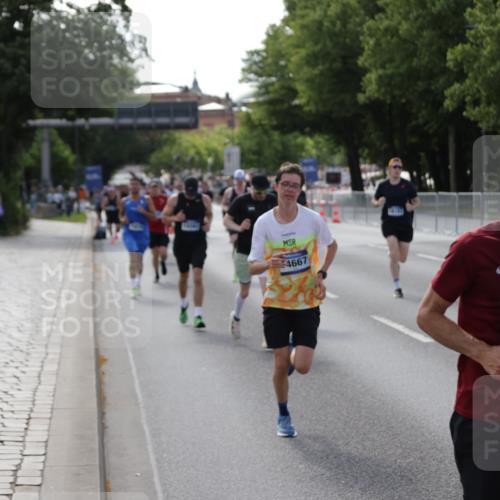 29.06.2025 - hella hamburg halbmarathon Jannik Wohlers http://msf.ph/oto/8209718 29.06.2025 09:48:58 Lombardsbrücke 2044, 2745, 2750, 2849, 2980, 3014, 3116, 4148, 4766, 5050, 5648, 5889, 6149, 6771, 7109, 8358, 10369, 11952, 12098, 13158, 13190, 13900, 14311, 14359, 14667, 14905, 15328, 15410, 15561, 15991, 16400, 16816, 17097, 17722, 17792, 18156, 18183, 18188, 18193 meine-sportfotos.de