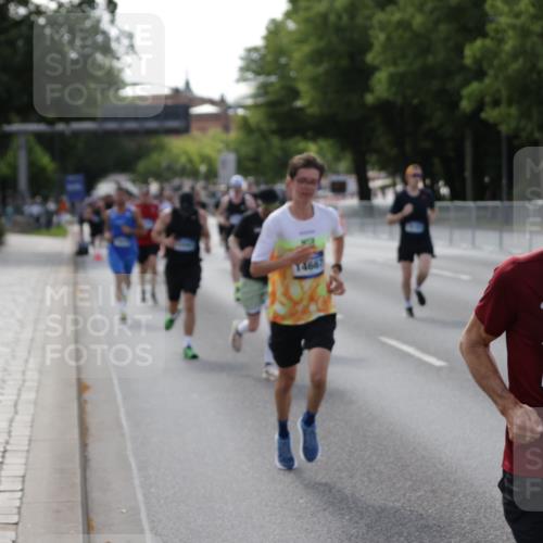 29.06.2025 - hella hamburg halbmarathon Jannik Wohlers http://msf.ph/oto/8209729 29.06.2025 09:48:58 Lombardsbrücke 2044, 2745, 2750, 2849, 2980, 3014, 3116, 4148, 4766, 5050, 5648, 5889, 6149, 6771, 7109, 8358, 10369, 11952, 12098, 13158, 13190, 13900, 14311, 14359, 14667, 14905, 15328, 15410, 15561, 15991, 16400, 16816, 17097, 17722, 17792, 18156, 18183, 18188, 18193 meine-sportfotos.de