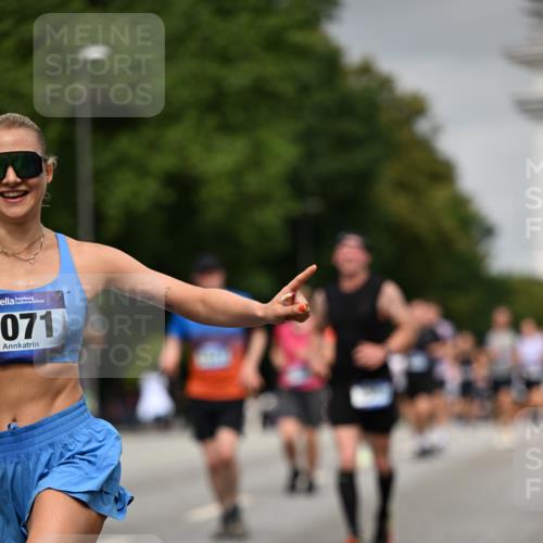 29.06.2025 - hella hamburg halbmarathon Dr. Thomas Lammeyer http://msf.ph/oto/8209740 29.06.2025 10:12:27 Kennedybrücke 1527, 2190, 2309, 4864, 5100, 5347, 6100, 6590, 6918, 7453, 9071, 9616, 9966 meine-sportfotos.de