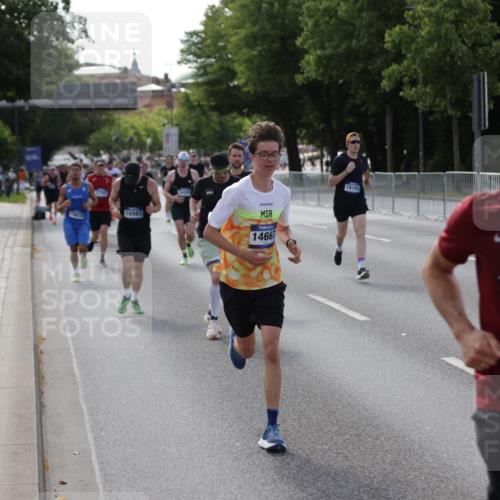 29.06.2025 - hella hamburg halbmarathon Jannik Wohlers http://msf.ph/oto/8209749 29.06.2025 09:48:58 Lombardsbrücke 2044, 2745, 2750, 2849, 2980, 3014, 3116, 4148, 4766, 5050, 5648, 5889, 6149, 6771, 7109, 8358, 10369, 11952, 12098, 13158, 13190, 13900, 14311, 14359, 14667, 14905, 15328, 15410, 15561, 15991, 16400, 16816, 17097, 17722, 17792, 18156, 18183, 18188, 18193 meine-sportfotos.de