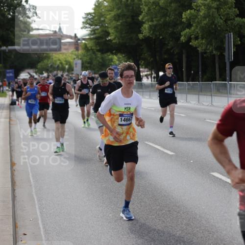 29.06.2025 - hella hamburg halbmarathon Jannik Wohlers http://msf.ph/oto/8209756 29.06.2025 09:48:58 Lombardsbrücke 2044, 2745, 2750, 2849, 2980, 3014, 3116, 4148, 4766, 5050, 5648, 5889, 6149, 6771, 7109, 8358, 10369, 11952, 12098, 13158, 13190, 13900, 14311, 14359, 14667, 14905, 15328, 15410, 15561, 15991, 16400, 16816, 17097, 17722, 17792, 18156, 18183, 18188, 18193 meine-sportfotos.de