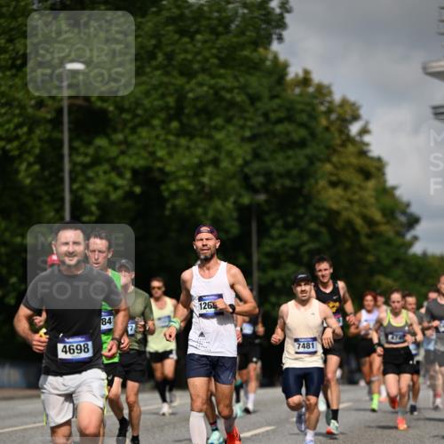 29.06.2025 - hella hamburg halbmarathon Dr. Thomas Lammeyer http://msf.ph/oto/8209761 29.06.2025 09:48:49 Kennedybrücke 57, 1990, 2689, 4050, 4129, 4679, 4698, 4749, 5187, 5328, 5826, 6358, 7481, 7723, 8190, 8883, 9634, 10017, 10876, 11120, 11413 meine-sportfotos.de