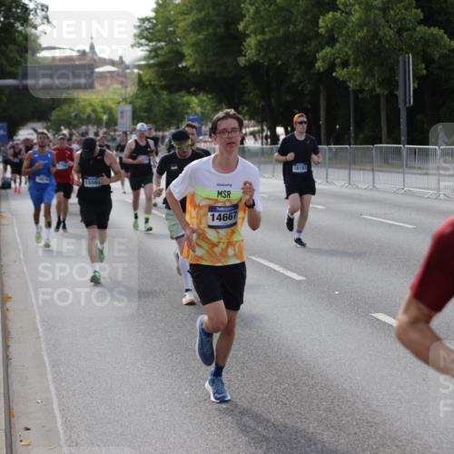 29.06.2025 - hella hamburg halbmarathon Jannik Wohlers http://msf.ph/oto/8209769 29.06.2025 09:48:59 Lombardsbrücke 2745, 2750, 2849, 2980, 3014, 3116, 4148, 4766, 5050, 5648, 5889, 6149, 6771, 7035, 7109, 8358, 10369, 11952, 12098, 13158, 13190, 13900, 14311, 14359, 14667, 14905, 15328, 15410, 15561, 15991, 16816, 17097, 17722, 17792, 18156, 18183, 18188, 18193 meine-sportfotos.de