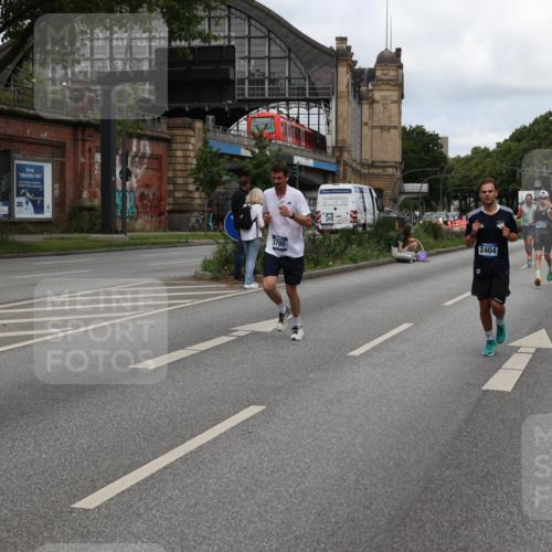 29.06.2025 - hella hamburg halbmarathon Yannick Fuchs http://msf.ph/oto/8209778 29.06.2025 10:32:22 20KM 1505, 2404, 3480, 3790, 5791, 5923, 7152, 7154, 9017, 9944, 10793, 10922, 11106, 11423, 12739, 12900, 13148, 13372, 13595, 13900, 15303, 15382, 15888, 16698, 17726, 18103, 18193, 18216, 18277, 18357, 18986 meine-sportfotos.de