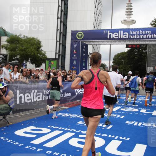 29.06.2025 - hella hamburg halbmarathon Michael Strokosch http://msf.ph/oto/8209785 29.06.2025 10:46:15 Ziel 1569, 1759, 2048, 2590, 2707, 3087, 4949, 6388, 7450, 7961, 10796, 11094, 11125, 16136, 16466, 16475, 17190, 18702, 18797 meine-sportfotos.de