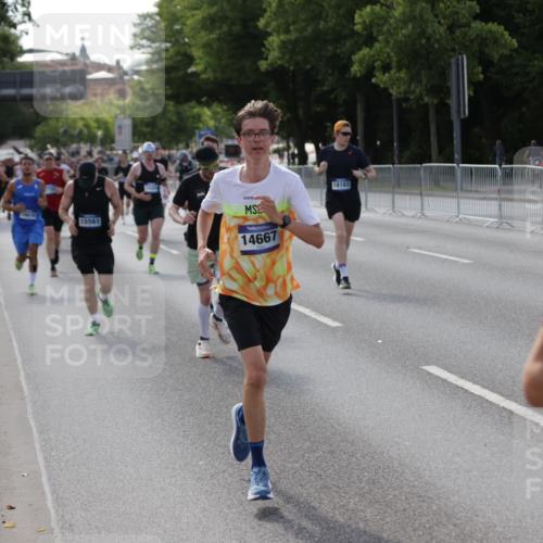 29.06.2025 - hella hamburg halbmarathon Jannik Wohlers http://msf.ph/oto/8209805 29.06.2025 09:48:59 Lombardsbrücke 2745, 2750, 2849, 2980, 3014, 3116, 4148, 4766, 5050, 5648, 5889, 6149, 6771, 7035, 7109, 8358, 10369, 11952, 12098, 13158, 13190, 13900, 14311, 14359, 14667, 14905, 15328, 15410, 15561, 15991, 16816, 17097, 17722, 17792, 18156, 18183, 18188, 18193 meine-sportfotos.de