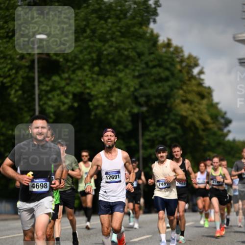 29.06.2025 - hella hamburg halbmarathon Dr. Thomas Lammeyer http://msf.ph/oto/8209806 29.06.2025 09:48:49 Kennedybrücke 57, 1990, 2689, 4050, 4129, 4679, 4698, 4749, 5187, 5328, 5826, 6358, 7481, 7723, 8190, 8883, 9634, 10017, 10876, 11120, 11413 meine-sportfotos.de