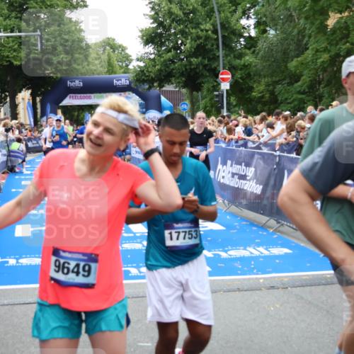 29.06.2025 - hella hamburg halbmarathon Zöllner http://msf.ph/oto/8209842 29.06.2025 10:49:55 Ziel 2540, 4017, 5460, 8454, 8455, 9126, 9200, 9491, 9597, 11975, 12527, 12733, 13463, 16732, 16800, 16887, 19109, 19122 meine-sportfotos.de