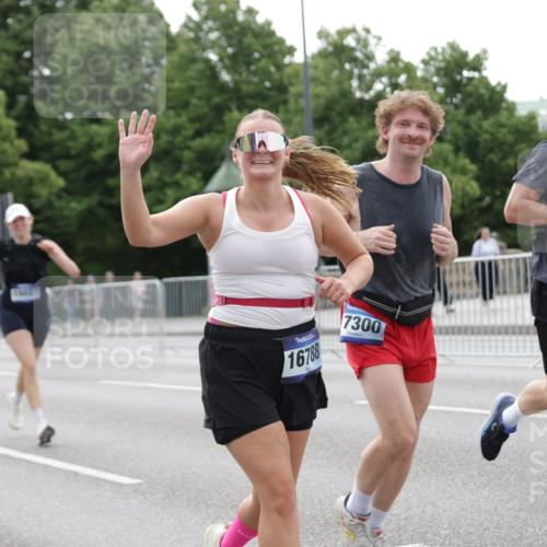 29.06.2025 - hella hamburg halbmarathon Jannik Wohlers http://msf.ph/oto/8209855 29.06.2025 10:26:20 Lombardsbrücke 1973, 2643, 4507, 4509, 6625, 7069, 8079, 9186, 11270, 11740, 12071, 15027, 15807, 15878, 16788, 17300, 17675, 18074, 18516, 18962 meine-sportfotos.de