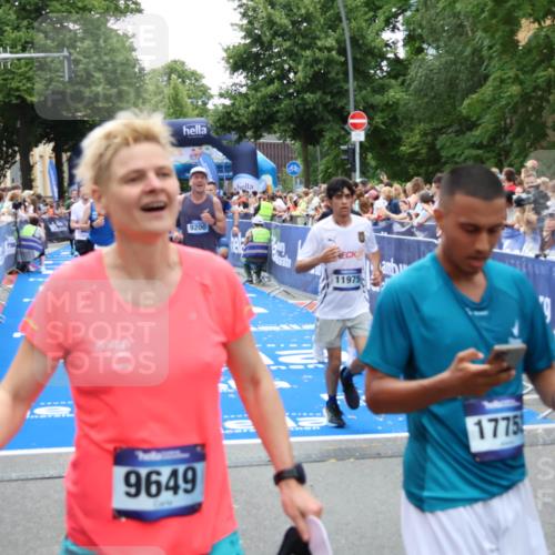 29.06.2025 - hella hamburg halbmarathon Zöllner http://msf.ph/oto/8209882 29.06.2025 10:49:55 Ziel 2540, 4017, 5460, 8454, 8455, 9126, 9200, 9491, 9597, 11975, 12527, 12733, 13463, 16732, 16800, 16887, 19109, 19122 meine-sportfotos.de