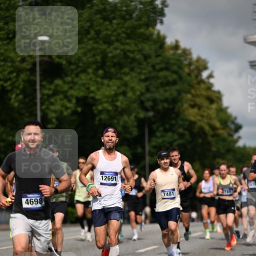 29.06.2025 - hella hamburg halbmarathon Dr. Thomas Lammeyer http://msf.ph/oto/8209902 29.06.2025 09:48:49 Kennedybrücke 57, 1990, 2689, 4050, 4129, 4679, 4698, 4749, 5187, 5328, 5826, 6358, 7481, 7723, 8190, 8883, 9634, 10017, 10876, 11120, 11413 meine-sportfotos.de