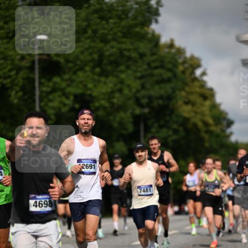 29.06.2025 - hella hamburg halbmarathon Dr. Thomas Lammeyer http://msf.ph/oto/8209929 29.06.2025 09:48:50 Kennedybrücke 57, 1686, 1707, 1990, 2689, 4050, 4129, 4679, 4698, 4749, 5187, 5826, 6358, 7481, 7723, 7880, 7965, 8190, 8883, 9634, 10017, 10876, 11120, 11413 meine-sportfotos.de