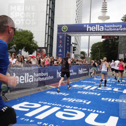 29.06.2025 - hella hamburg halbmarathon Michael Strokosch http://msf.ph/oto/8209946 29.06.2025 10:46:17 Ziel 1569, 1759, 2048, 2590, 2707, 3056, 3087, 4949, 6388, 7450, 7961, 9497, 10796, 11094, 11125, 16136, 16466, 16475, 17190, 18797 meine-sportfotos.de