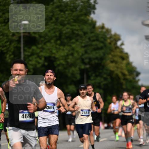 29.06.2025 - hella hamburg halbmarathon Dr. Thomas Lammeyer http://msf.ph/oto/8209962 29.06.2025 09:48:50 Kennedybrücke 57, 1686, 1707, 1990, 2689, 4050, 4129, 4679, 4698, 4749, 5187, 5826, 6358, 7481, 7723, 7880, 7965, 8190, 8883, 9634, 10017, 10876, 11120, 11413 meine-sportfotos.de