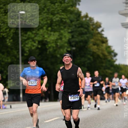 29.06.2025 - hella hamburg halbmarathon Dr. Thomas Lammeyer http://msf.ph/oto/8209979 29.06.2025 10:12:28 Kennedybrücke 1527, 2190, 2309, 4864, 5100, 5347, 6100, 6590, 6918, 7453, 9071, 9457, 9616, 9966 meine-sportfotos.de