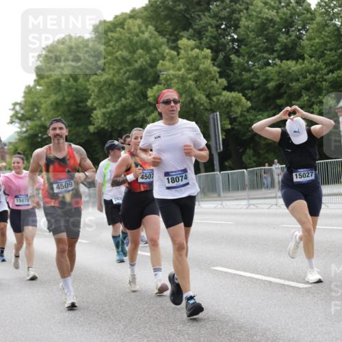 29.06.2025 - hella hamburg halbmarathon Jannik Wohlers http://msf.ph/oto/8209983 29.06.2025 10:26:21 Lombardsbrücke 1973, 2045, 2643, 4507, 4509, 6625, 7069, 8079, 9186, 11270, 11740, 12071, 15027, 15807, 15878, 16479, 16788, 17300, 17675, 18074, 18516, 18962, 18978 meine-sportfotos.de