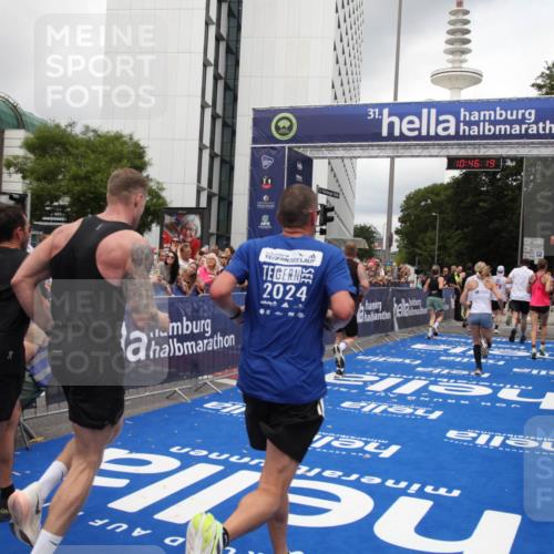 29.06.2025 - hella hamburg halbmarathon Michael Strokosch http://msf.ph/oto/8209987 29.06.2025 10:46:18 Ziel 1569, 1759, 2048, 2590, 2707, 3056, 3087, 4949, 6388, 7450, 9497, 10796, 11094, 11125, 16136, 16466, 16475, 17190, 18797 meine-sportfotos.de