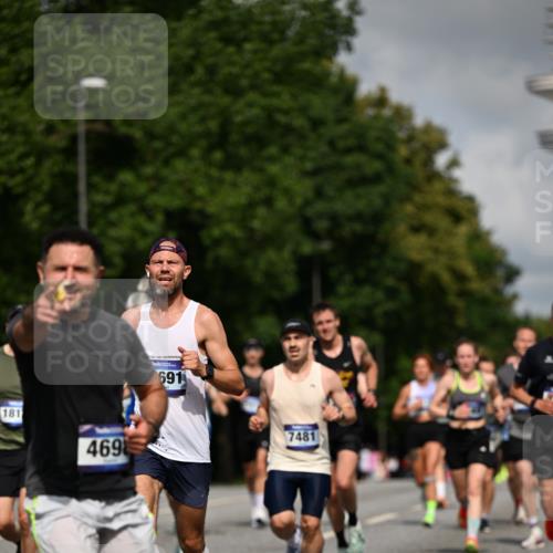 29.06.2025 - hella hamburg halbmarathon Dr. Thomas Lammeyer http://msf.ph/oto/8209997 29.06.2025 09:48:50 Kennedybrücke 57, 1686, 1707, 1990, 2689, 4050, 4129, 4679, 4698, 4749, 5187, 5826, 6358, 7481, 7723, 7880, 7965, 8190, 8883, 9634, 10017, 10876, 11120, 11413 meine-sportfotos.de