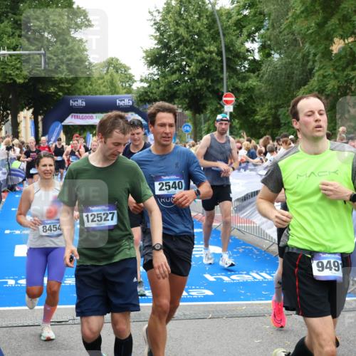 29.06.2025 - hella hamburg halbmarathon Zöllner http://msf.ph/oto/8210010 29.06.2025 10:50:04 Ziel 1216, 1321, 2020, 3692, 3852, 7100, 7657, 8454, 9031, 9213, 9303, 12271, 12733, 13225, 13758, 16403, 16716, 16732, 18884, 19112 meine-sportfotos.de