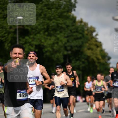 29.06.2025 - hella hamburg halbmarathon Dr. Thomas Lammeyer http://msf.ph/oto/8210026 29.06.2025 09:48:50 Kennedybrücke 57, 1686, 1707, 1990, 2689, 4050, 4129, 4679, 4698, 4749, 5187, 5826, 6358, 7481, 7723, 7880, 7965, 8190, 8883, 9634, 10017, 10876, 11120, 11413 meine-sportfotos.de