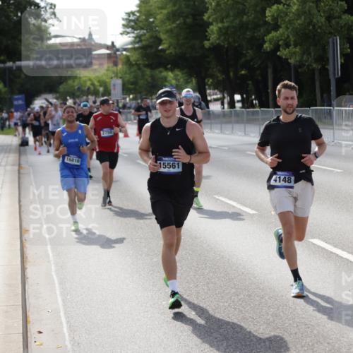 29.06.2025 - hella hamburg halbmarathon Jannik Wohlers http://msf.ph/oto/8210087 29.06.2025 09:49:01 Lombardsbrücke 2745, 2750, 2849, 2980, 3014, 3116, 4148, 4766, 5050, 5648, 5889, 6149, 6771, 7035, 7109, 11952, 12098, 13158, 14311, 14359, 14629, 14667, 14905, 15328, 15410, 15561, 15991, 16816, 17182, 17722, 18156, 18183, 18188, 18193 meine-sportfotos.de