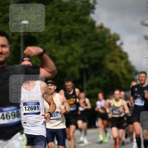 29.06.2025 - hella hamburg halbmarathon Dr. Thomas Lammeyer http://msf.ph/oto/8210109 29.06.2025 09:48:51 Kennedybrücke 57, 1686, 1707, 1990, 2689, 4050, 4129, 4679, 4698, 4749, 5187, 5826, 6358, 7481, 7723, 7880, 7965, 8190, 8883, 9634, 10017, 10876, 11120, 11413 meine-sportfotos.de