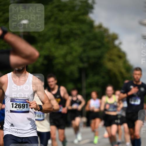29.06.2025 - hella hamburg halbmarathon Dr. Thomas Lammeyer http://msf.ph/oto/8210222 29.06.2025 09:48:51 Kennedybrücke 57, 1686, 1707, 1990, 2689, 4050, 4129, 4679, 4698, 4749, 5187, 5826, 6358, 7481, 7723, 7880, 7965, 8190, 8883, 9634, 10017, 10876, 11120, 11413 meine-sportfotos.de