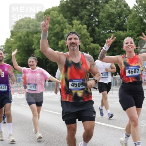 29.06.2025 - hella hamburg halbmarathon Jannik Wohlers http://msf.ph/oto/8210241 29.06.2025 10:26:23 Lombardsbrücke 1973, 2045, 2643, 4507, 4509, 6625, 7069, 8079, 9186, 11270, 11740, 12071, 15027, 15878, 16479, 16788, 17300, 17675, 18074, 18516, 18962, 18978 meine-sportfotos.de