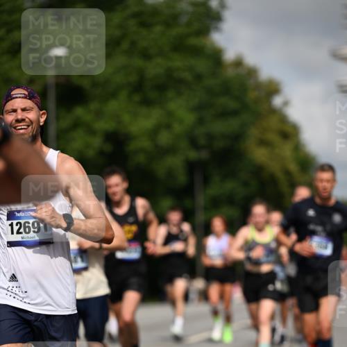29.06.2025 - hella hamburg halbmarathon Dr. Thomas Lammeyer http://msf.ph/oto/8210250 29.06.2025 09:48:51 Kennedybrücke 57, 1686, 1707, 1990, 2689, 4050, 4129, 4679, 4698, 4749, 5187, 5826, 6358, 7481, 7723, 7880, 7965, 8190, 8883, 9634, 10017, 10876, 11120, 11413 meine-sportfotos.de