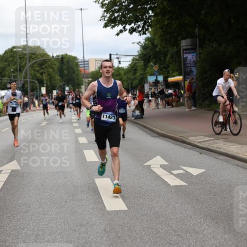 29.06.2025 - hella hamburg halbmarathon Yannick Fuchs http://msf.ph/oto/8210261 29.06.2025 10:32:23 20KM 1505, 2404, 3480, 3790, 5791, 7152, 7154, 9017, 9944, 10793, 10922, 11106, 11423, 12739, 12900, 13148, 13372, 13595, 13900, 15303, 15382, 15888, 16698, 17726, 18103, 18193, 18216, 18277, 18357, 18986 meine-sportfotos.de