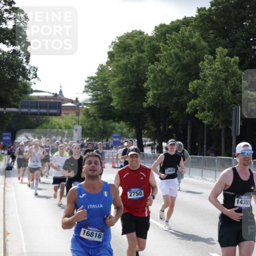 29.06.2025 - hella hamburg halbmarathon Jannik Wohlers http://msf.ph/oto/8210299 29.06.2025 09:49:03 Lombardsbrücke 2745, 2750, 2849, 2980, 3014, 3116, 4148, 4766, 5050, 5648, 6095, 6149, 6771, 7035, 7109, 11952, 12098, 13158, 14311, 14359, 14629, 14667, 14789, 15094, 15328, 15410, 15561, 15991, 16347, 16523, 16816, 16819, 17182, 17192, 17646, 17722, 18156, 18183, 18188, 18193, 18547 meine-sportfotos.de